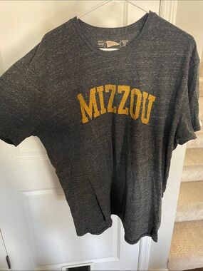 Men’s MIZZOU Heather Charcoal Graphic Tee with Gold Lettering XL NWT